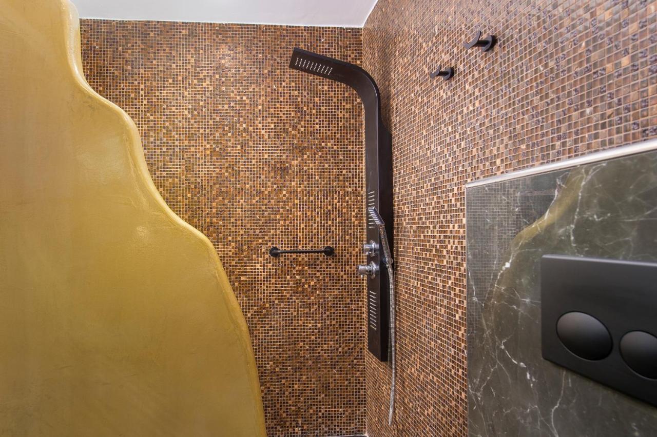 Sole D'Oro Luxury Suites 伊亚 外观 照片